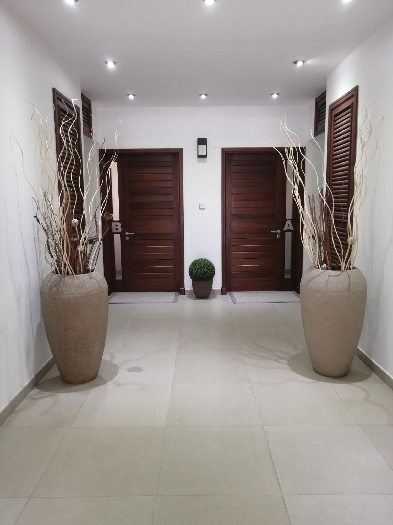 Olana Blue - Beachfront Apartment 리비에르누아 외부 사진